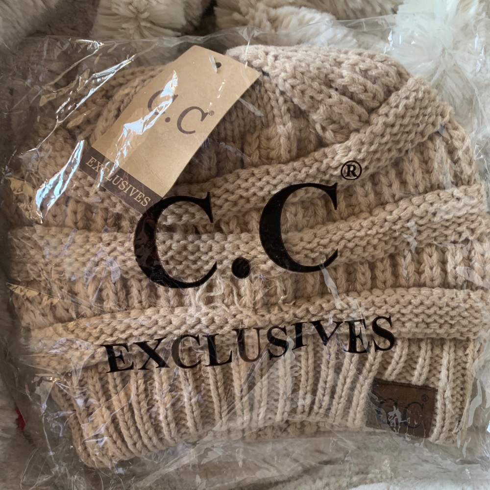 Beige / Nude beanie NWT